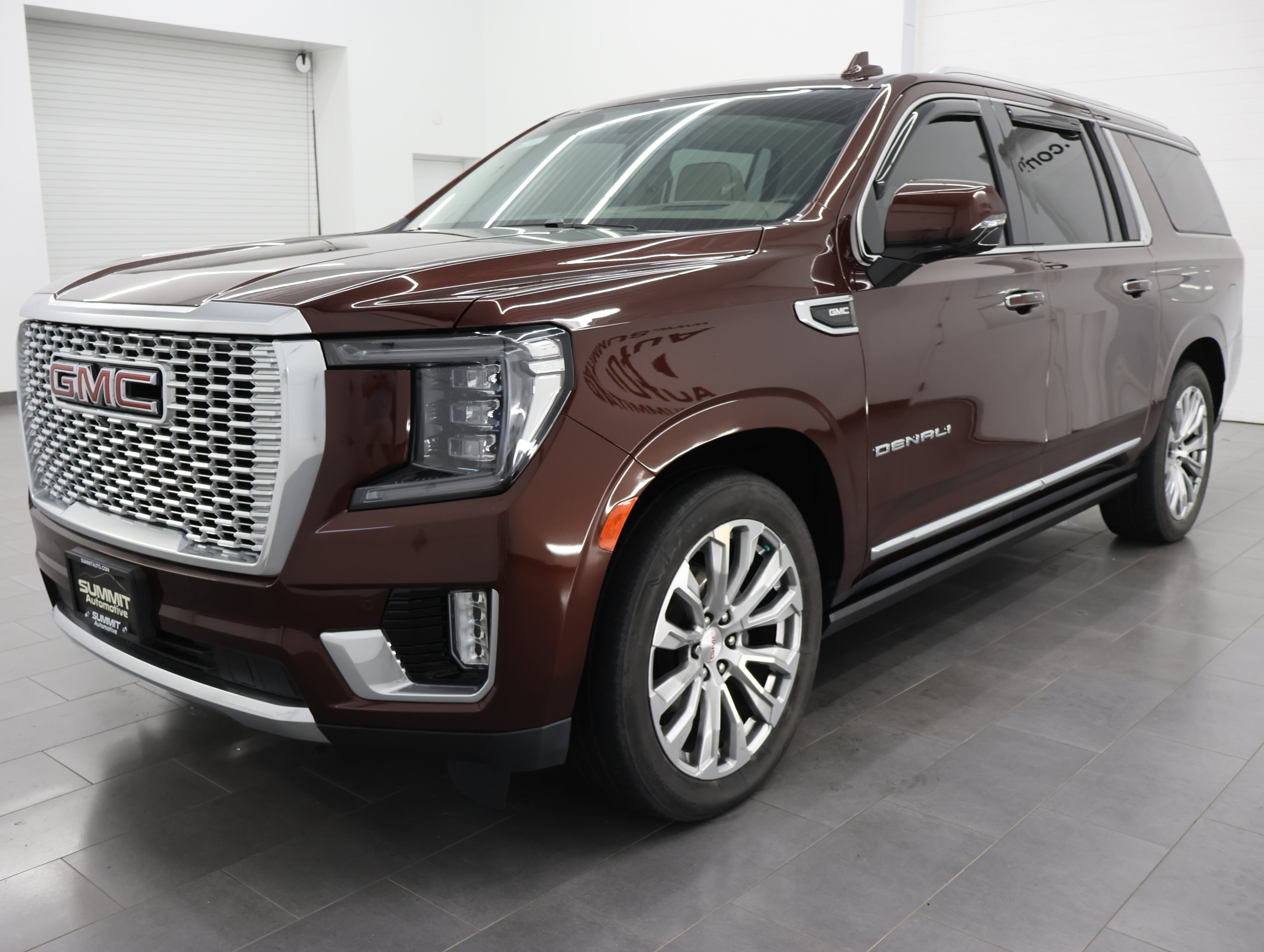 Used 2022 Redwood Metallic GMC Denali image 6