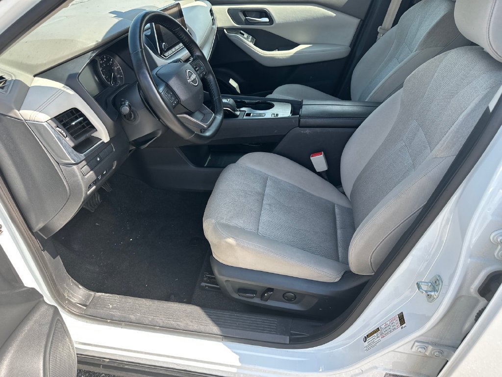 Used 2025 White Nissan SV image 9