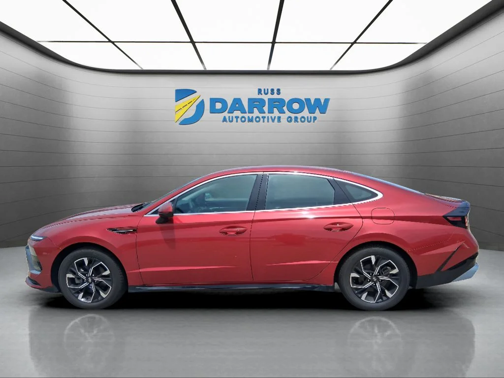 Used 2024 Red Hyundai SEL image 2