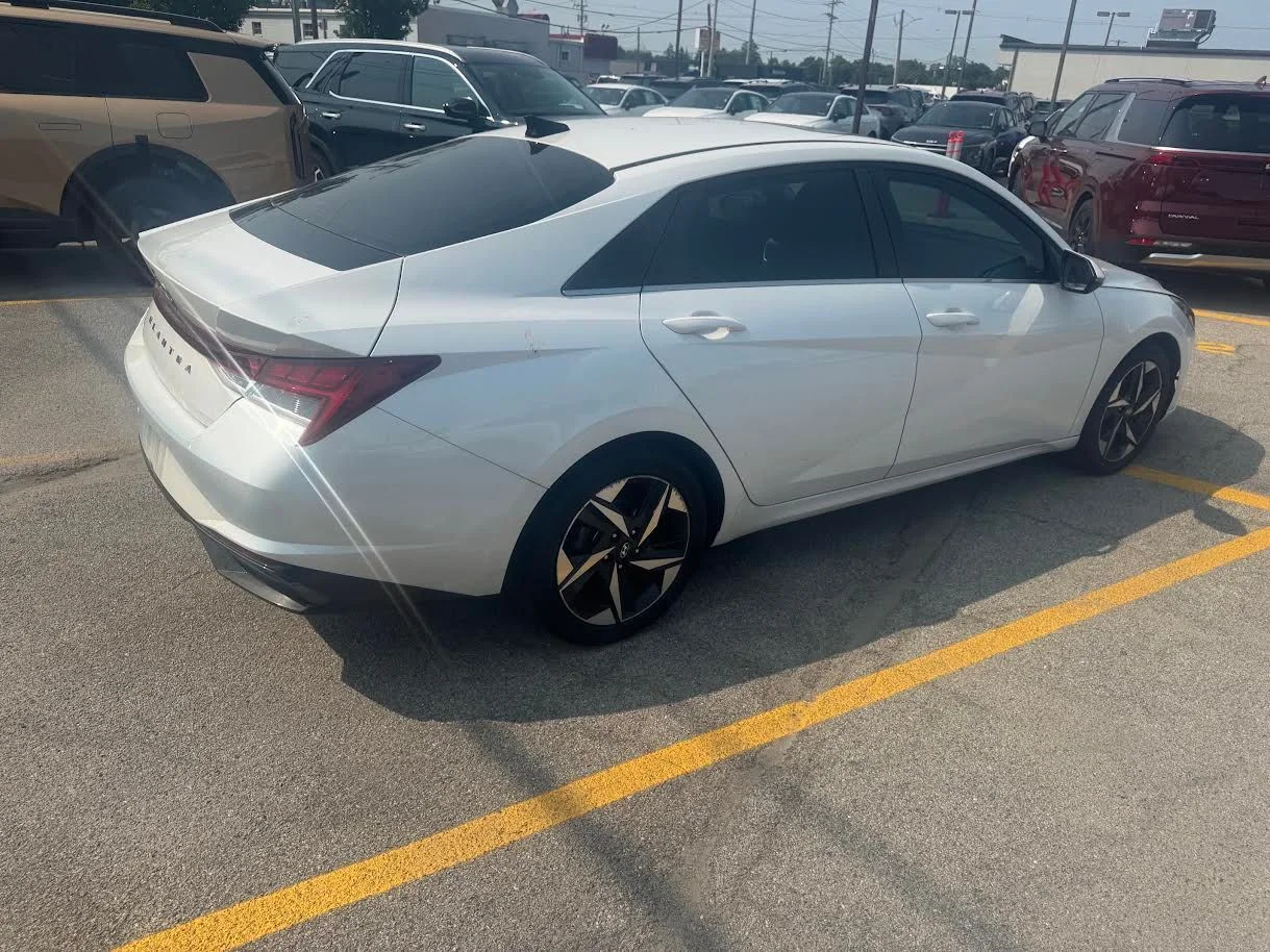 Used 2021 Gray Hyundai SEL image 4