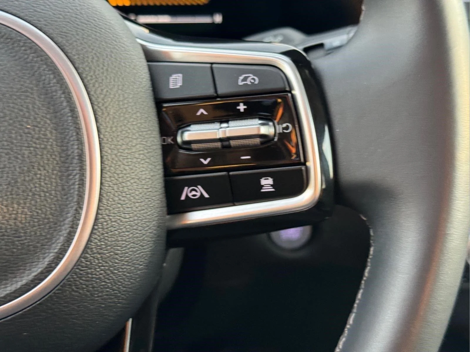 Used 2024 Wolf Gray Kia X-Line EX image 27