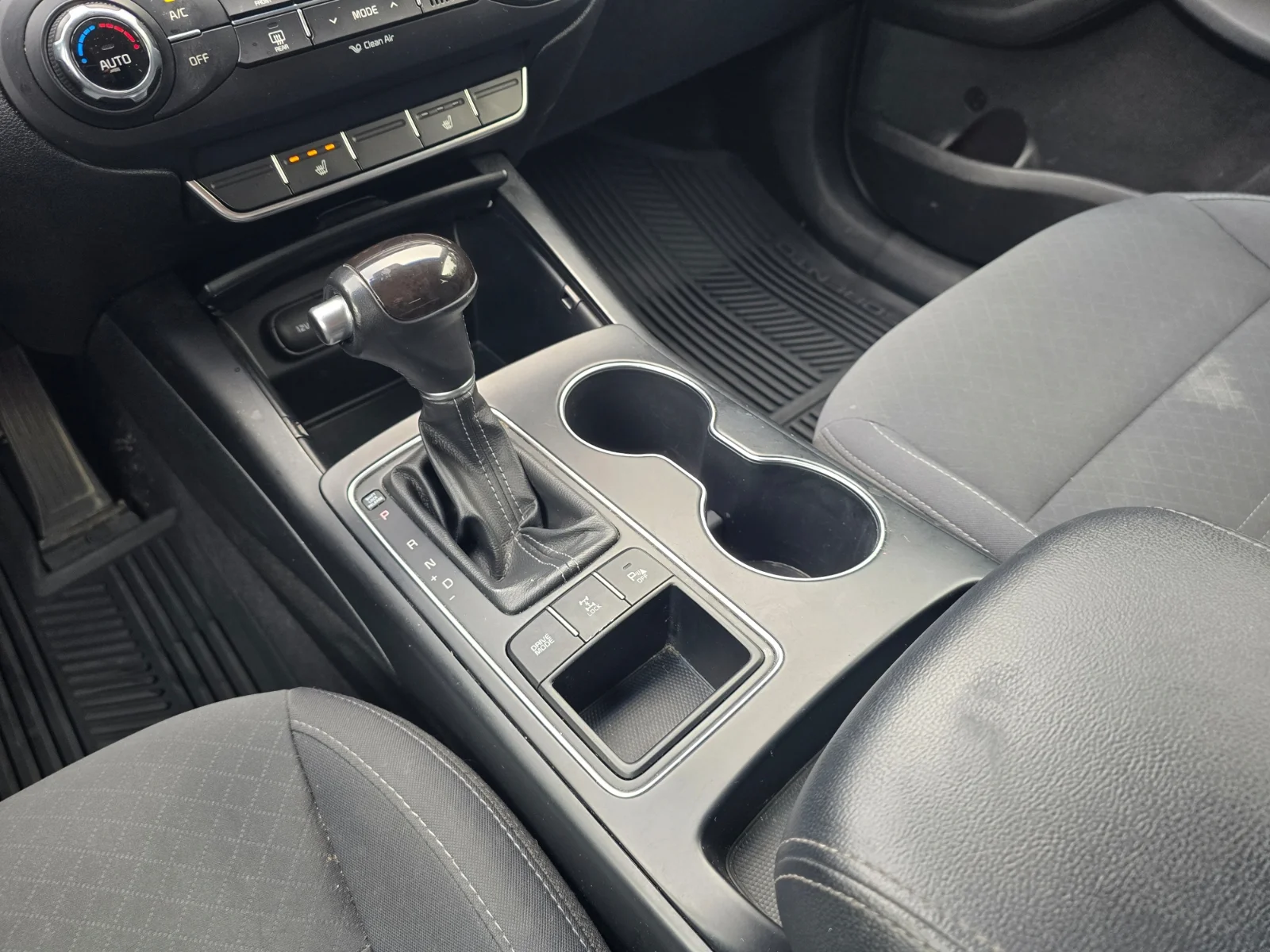 Used 2018 Titanium Silver Kia LX image 17