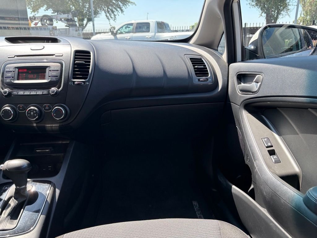 Used 2017 White Kia LX image 8