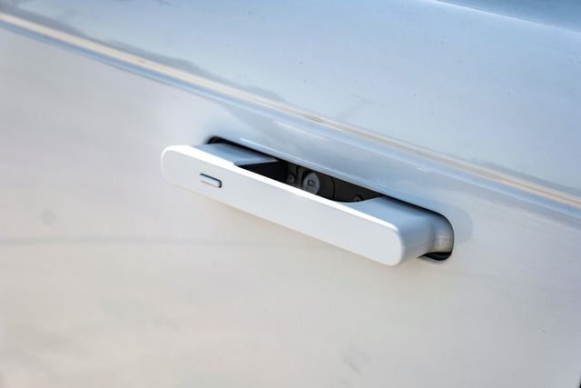 Used 2022 Fuji White Land Rover SE image 54