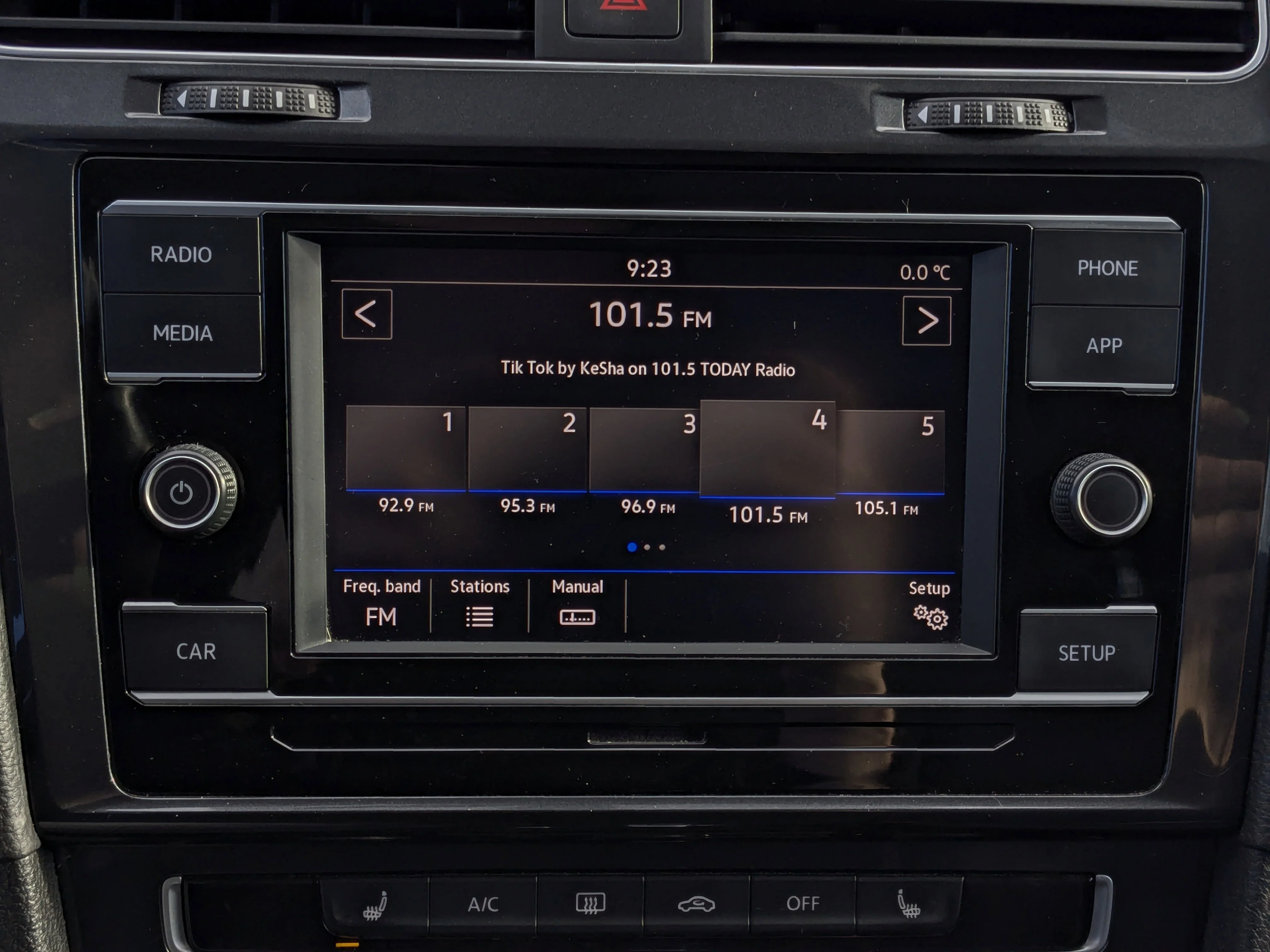 Used 2019 Grey Volkswagen Comfortline image 21