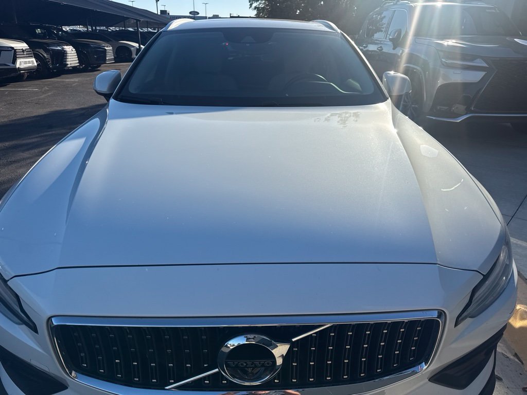 Used 2022 White Volvo T5 image 3