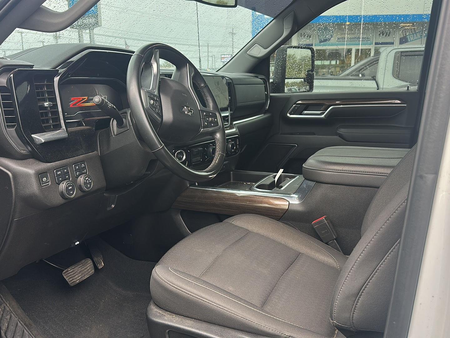 Used 2024 Summit White Chevrolet LT image 6