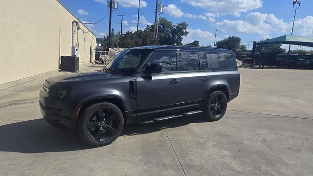 2025 Land Rover Defender X-Dynamic SE