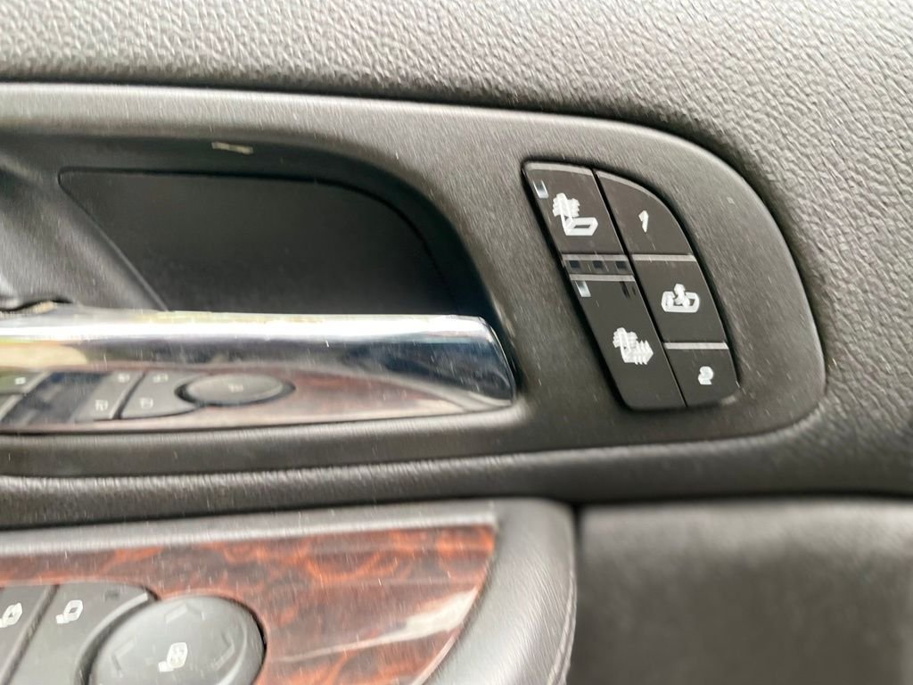 Used 2007 Silver Birch Metallic GMC Denali image 8