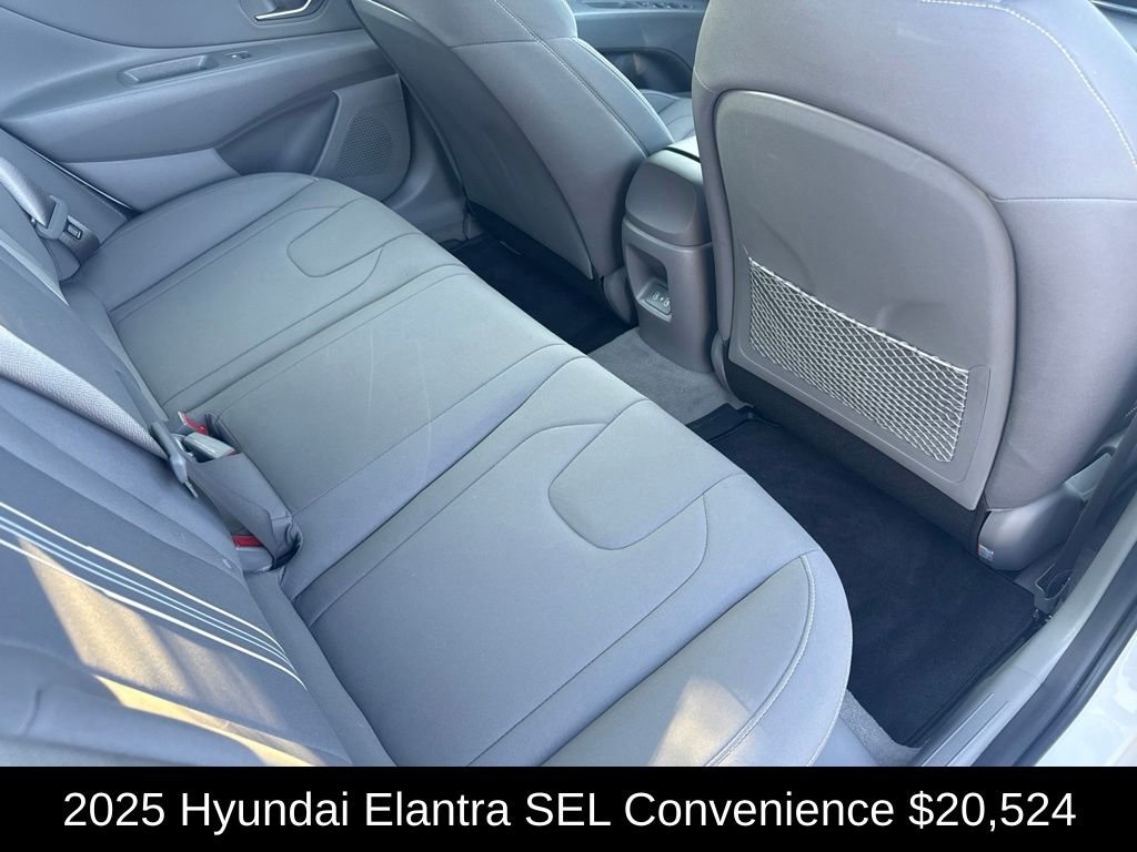 Used 2025 White Hyundai SEL Convenience image 18