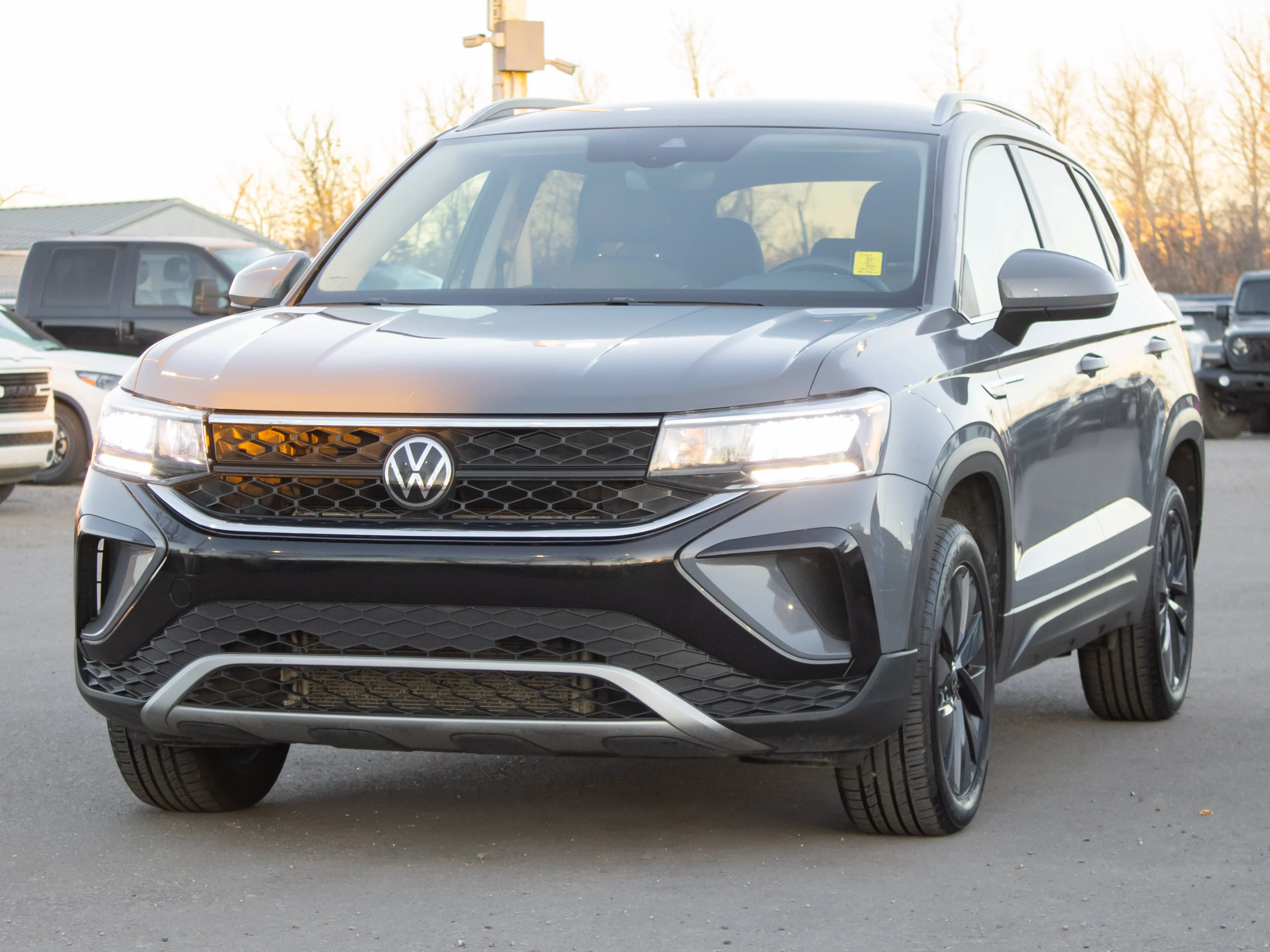 Used 2024 Black Volkswagen Comfortline* Heated Seats & Wheel, Backup Camera, Apple CarPlay & Android Auto image 10