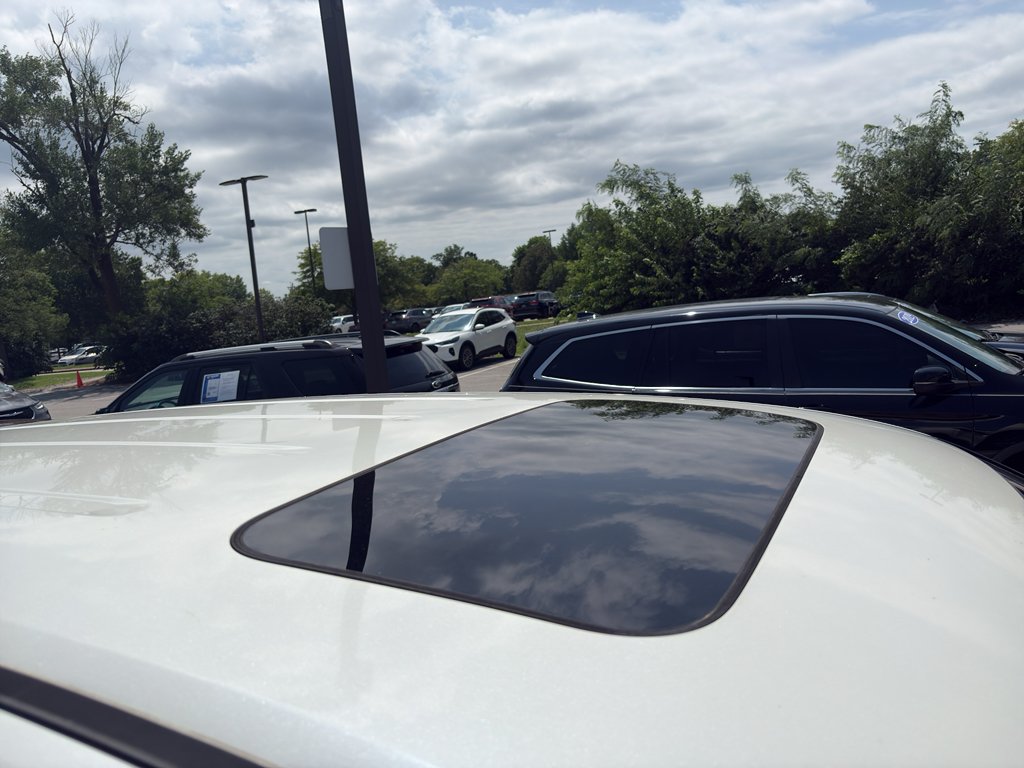 Used 2019 White Diamond Pearl Honda EX-L image 3
