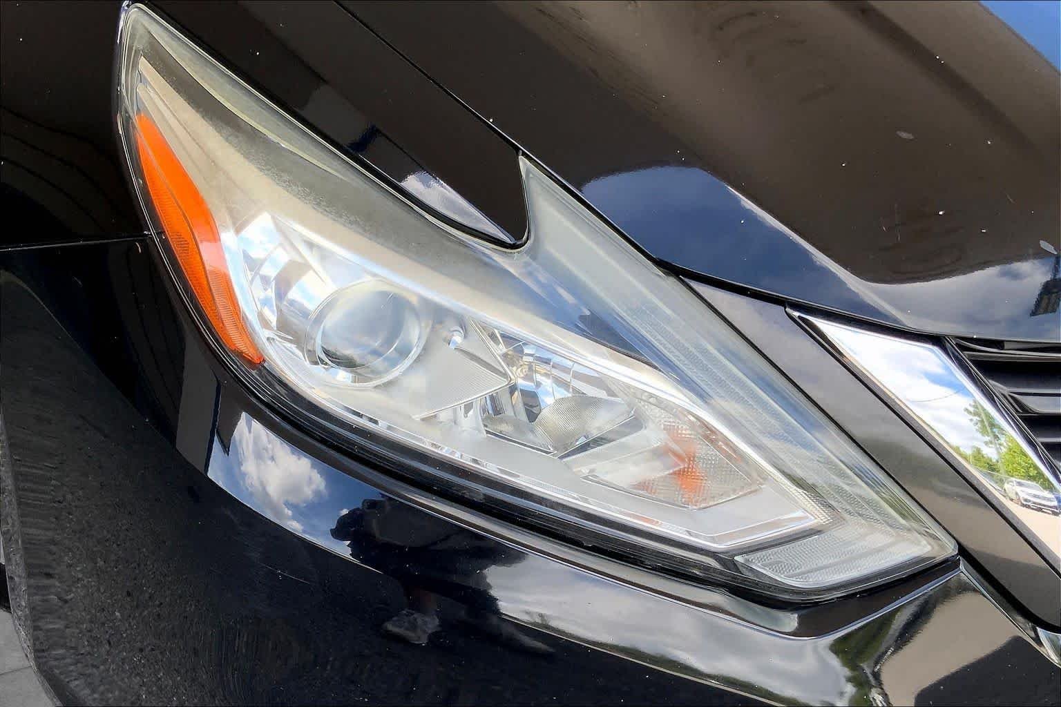 Used 2016 Super Black Nissan 2.5 SV image 27