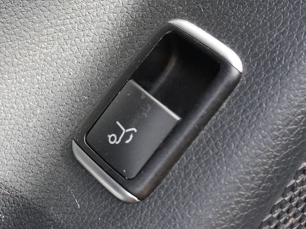 Used 2017 Gray Mercedes-Benz GLA 250 image 48
