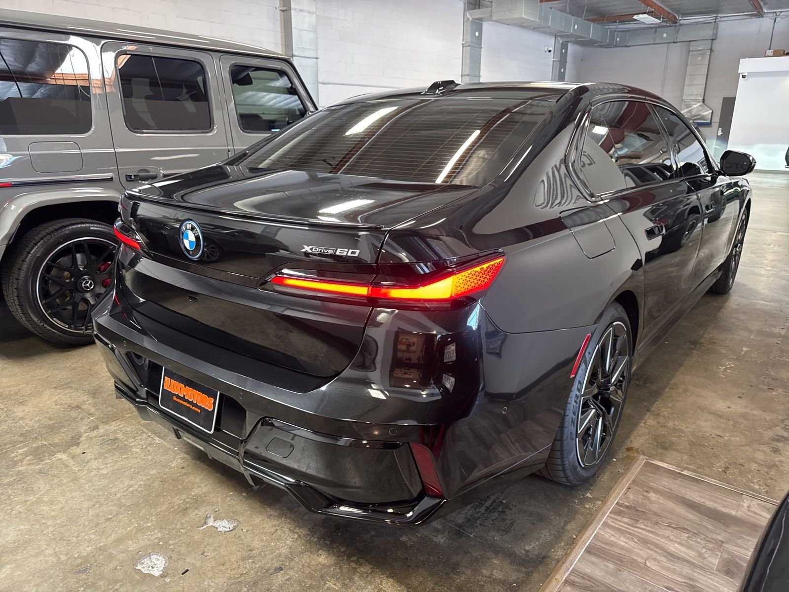 Used 2025 Black BMW xDrive60 image 23