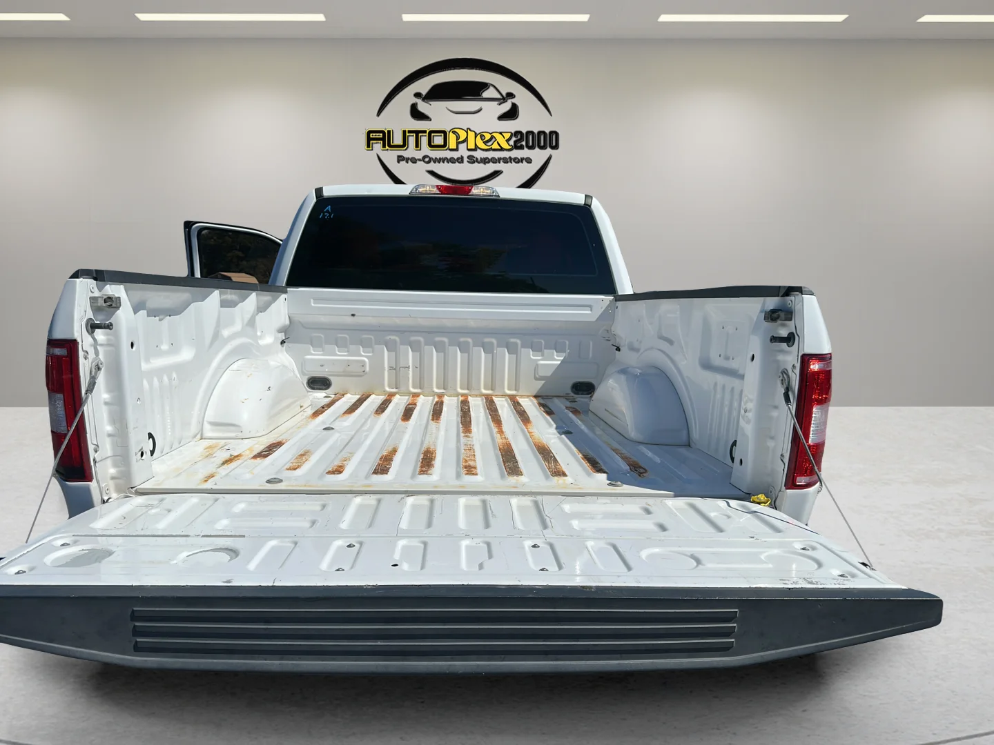 Used 2019 White Ford XL image 20
