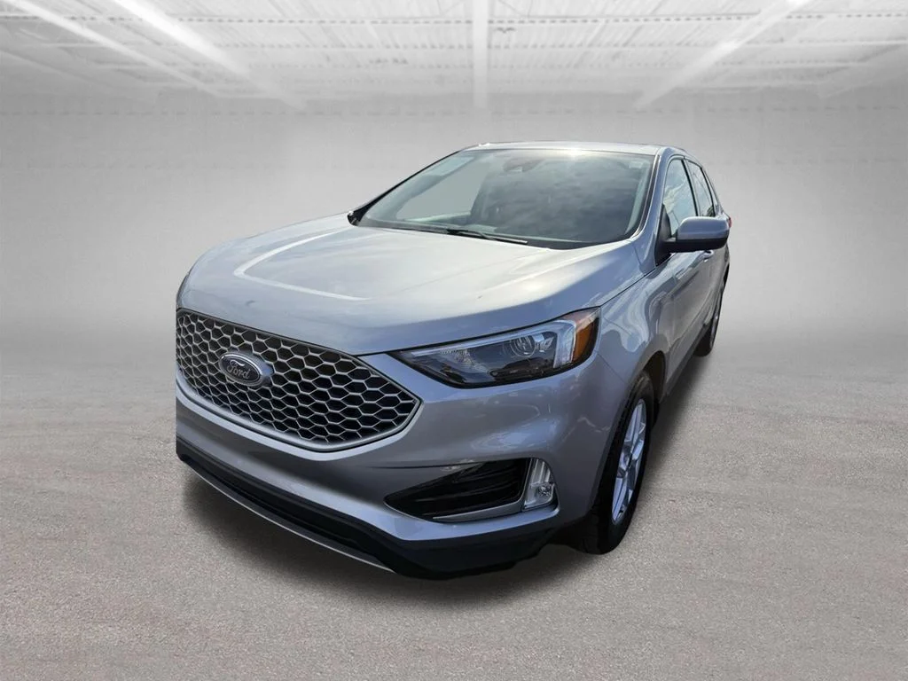 Used 2023 Silver Ford SEL image 11