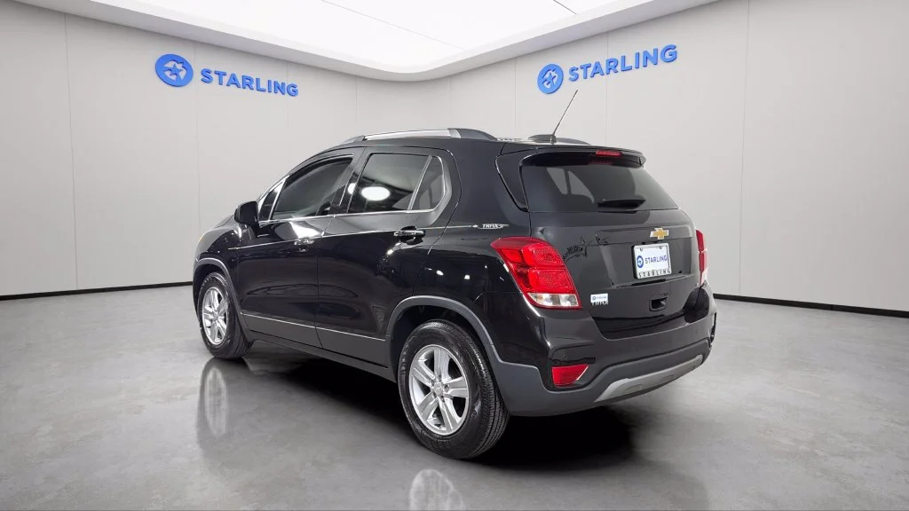 Used 2020 MOSAIC BLACK METALLIC Chevrolet LT image 5