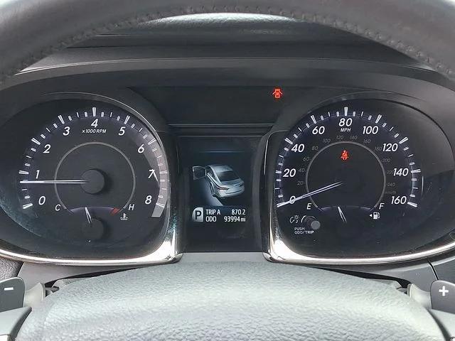 Used 2013 Red Toyota XLE Touring image 21