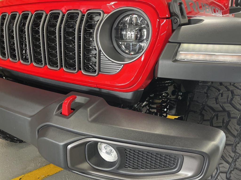 New 2026 Firecracker Red Clear-Coat Exterior Paint Jeep Rubicon image 10