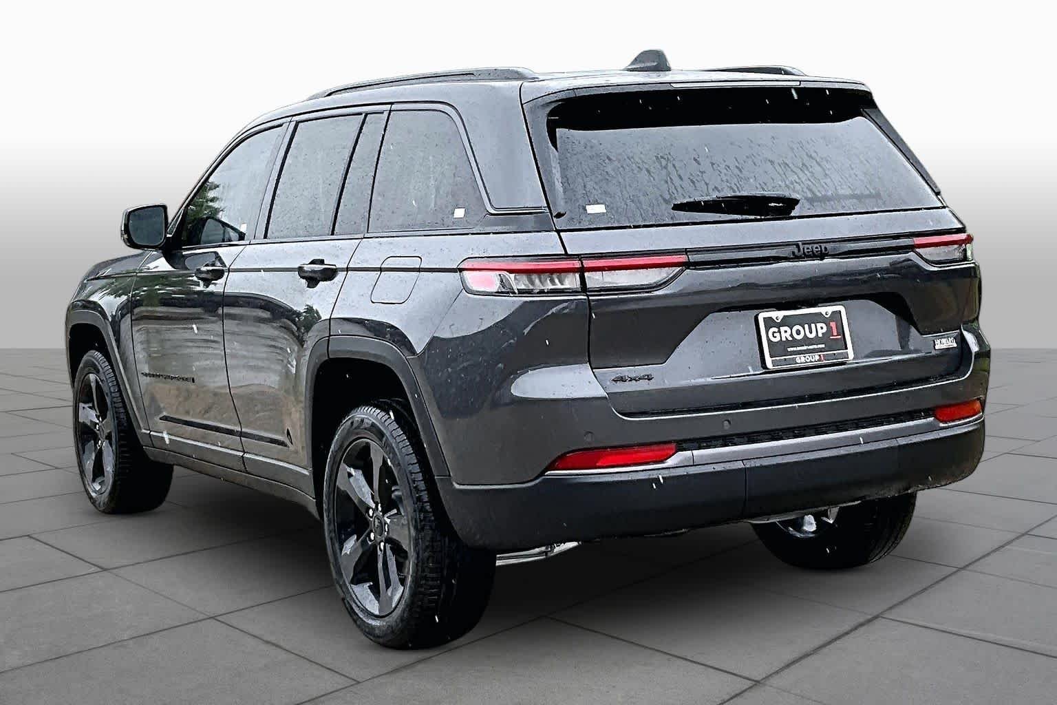 New 2026 Baltic Gray Metallic Clear-Coat Exterior Paint Jeep Limited image 12