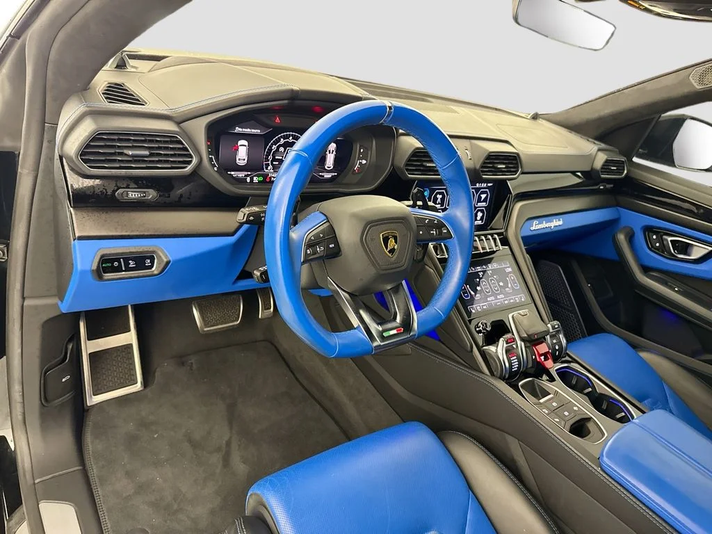 Used 2022 Black Lamborghini  image 9