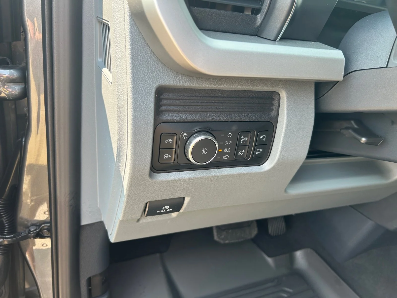 New 2026 Carbonized Grey Metallic Ford XLT image 16