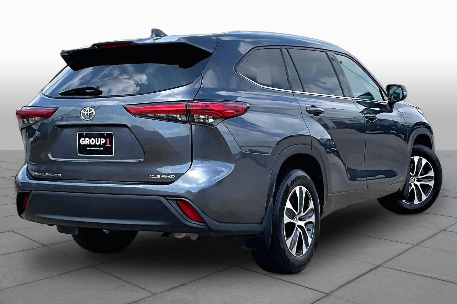 Used 2021 Magnetic Gray Metallic Toyota XLE image 13