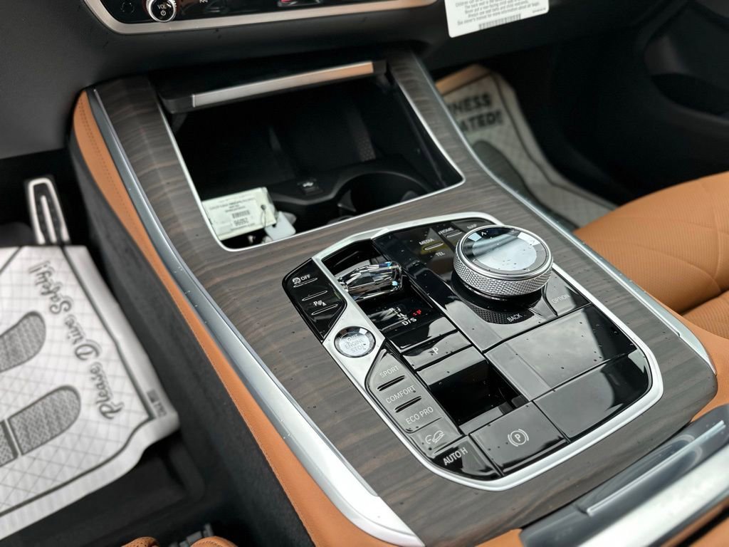 New 2026 Dravit Grey Metallic BMW M60i image 31