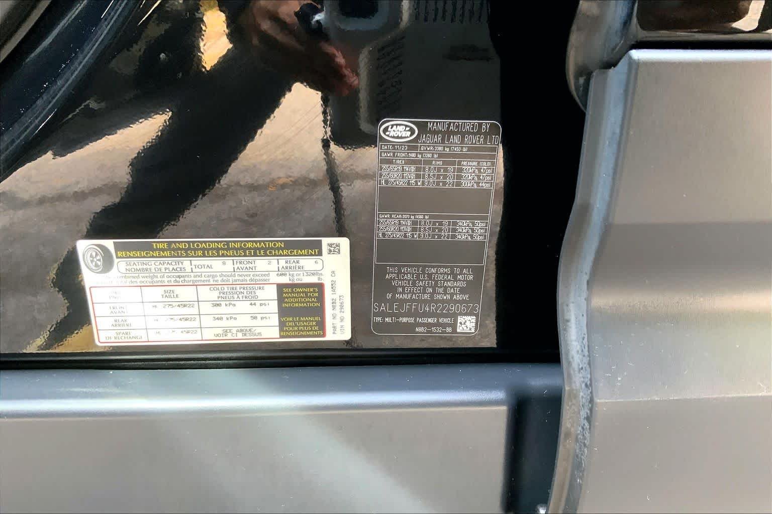 Used 2024 black Land Rover S image 29