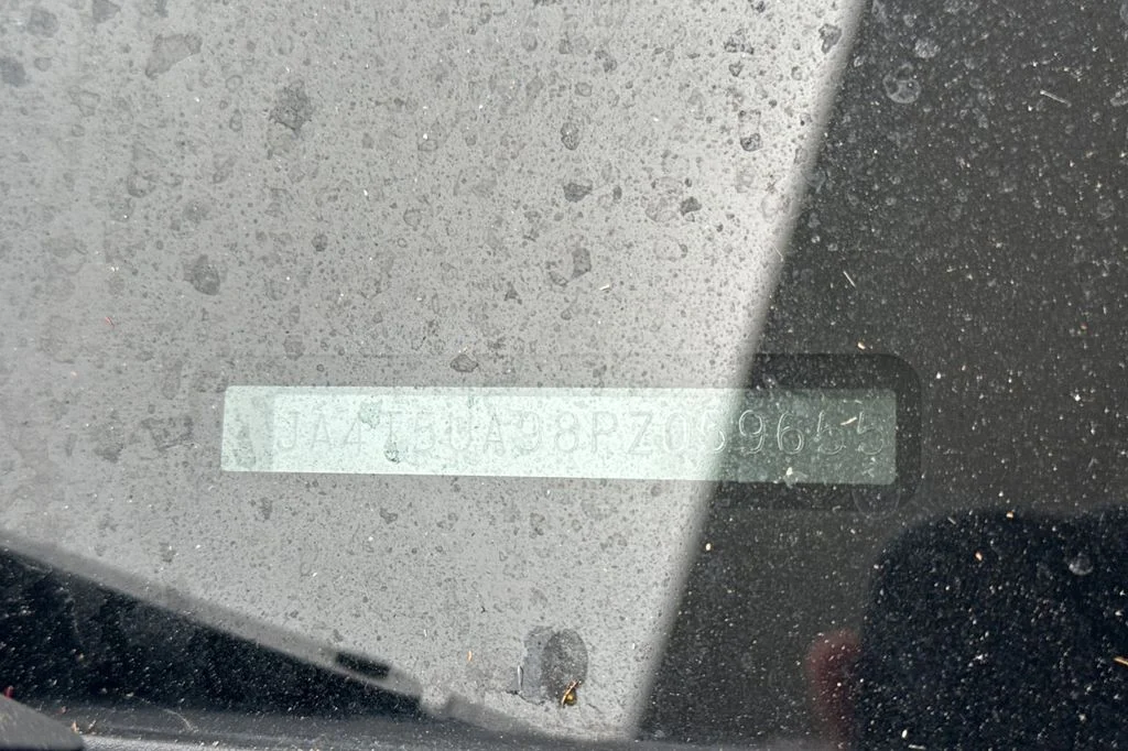 Used 2023 Silver Mitsubishi SE image 8