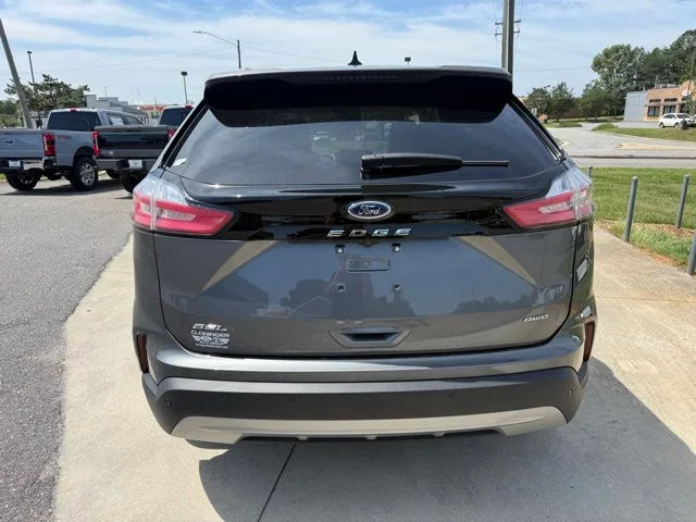 Used 2024 Gray Ford SEL image 9