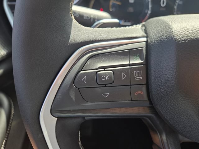 Used 2025 Diamond Black Crystal Pearlcoat Jeep Altitude X image 21