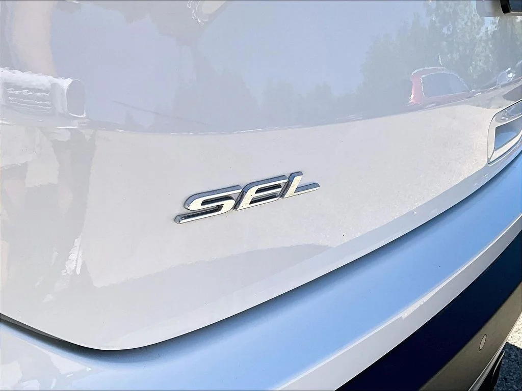 Used 2023 White Ford SEL image 28