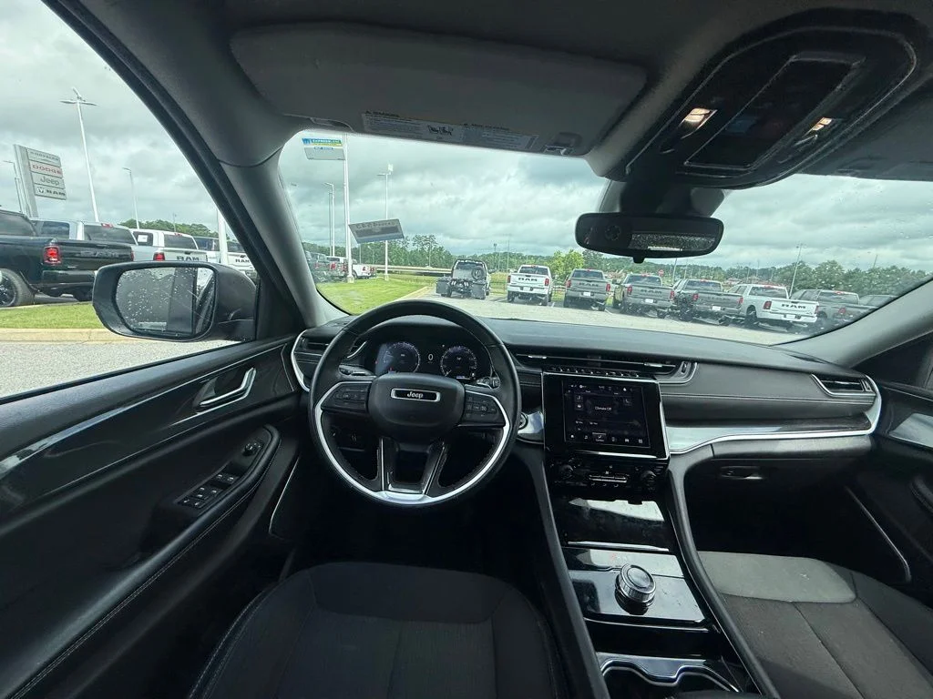 Used 2022 Gray Jeep Laredo image 10