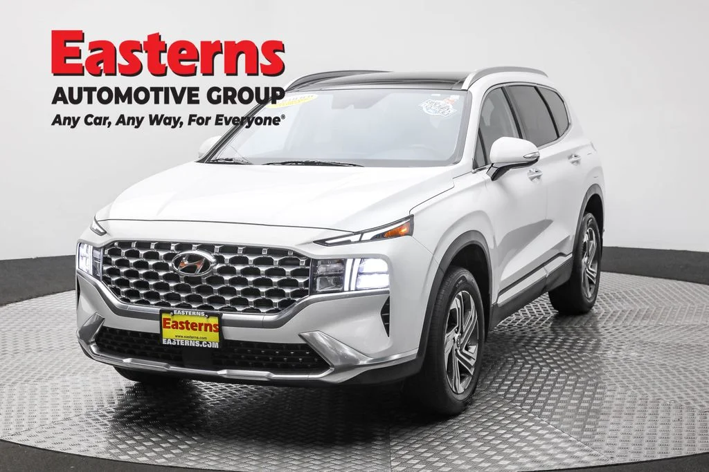 Used 2022 White Hyundai SEL image 1