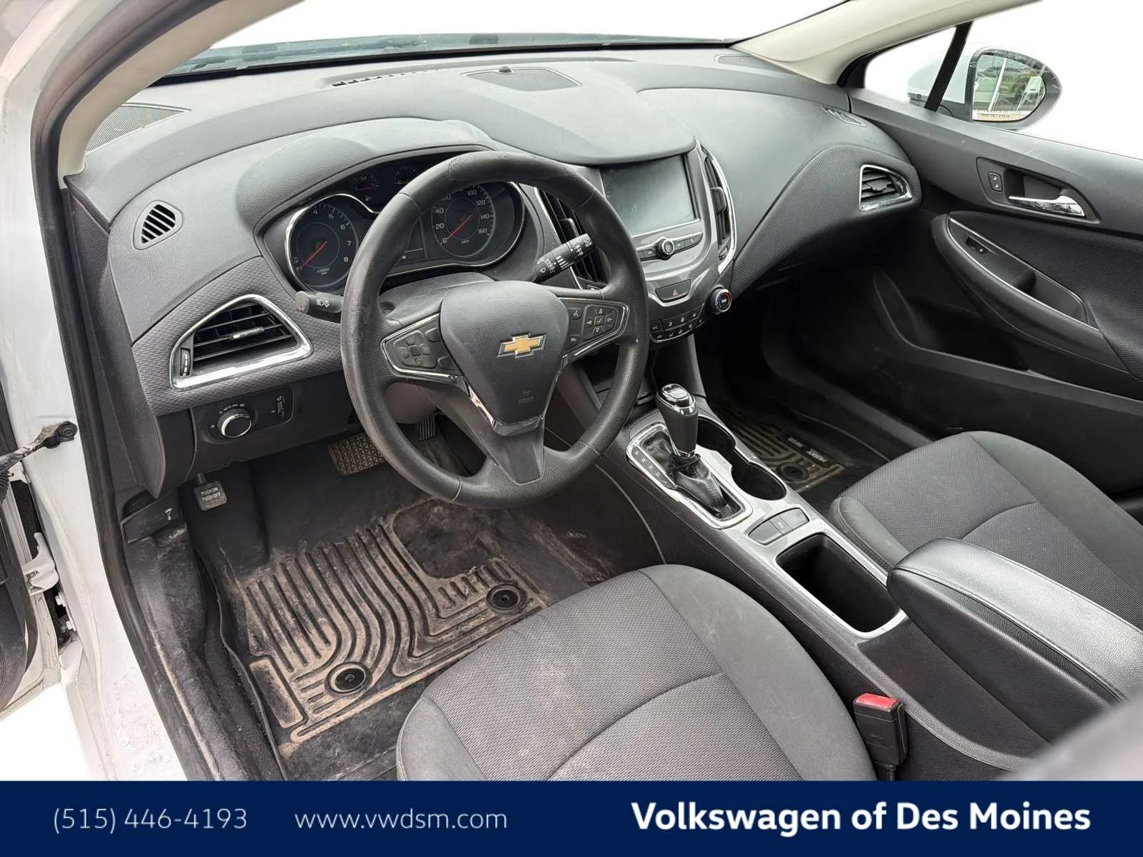 Used 2017 Chevrolet Cruze LT with VIN 3G1BE6SM3HS587126 for sale in Johnston, IA