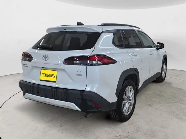 Used 2026 Pearl Toyota LE image 5
