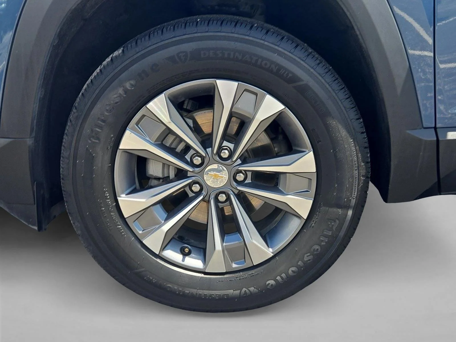 Used 2025 Lakeshore Blue Metallic Chevrolet FWD LT image 24