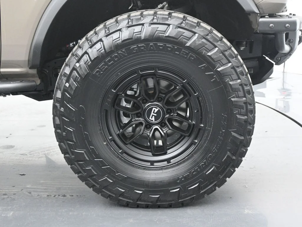 New 2025 Marsh Gray Ford Badlands image 21