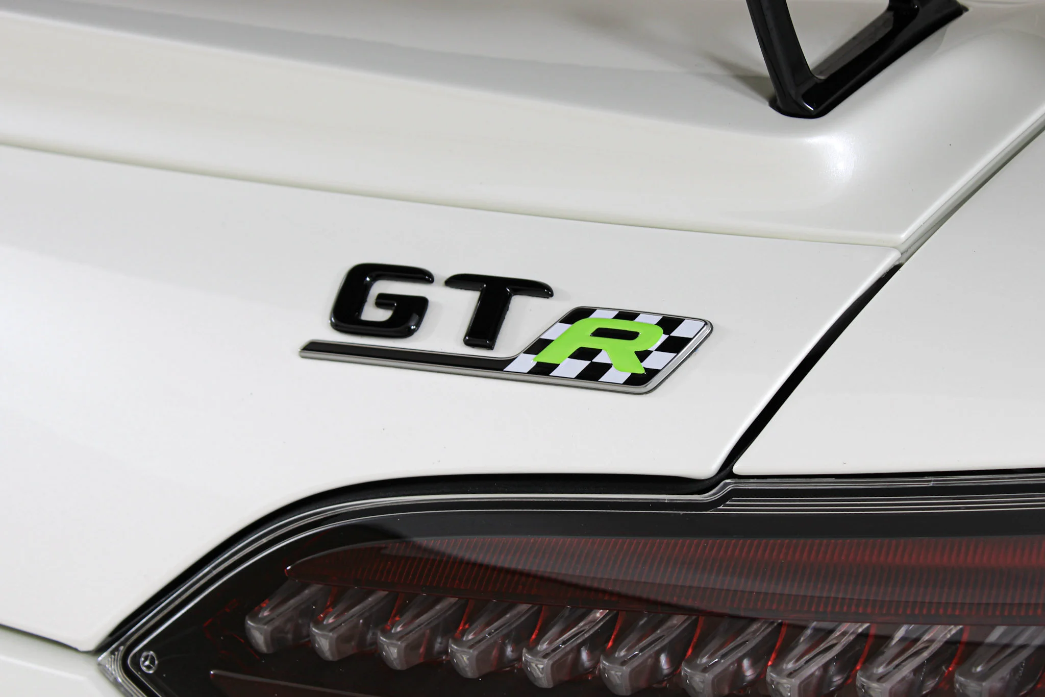 Used 2020 White Mercedes-Benz R PRO image 32