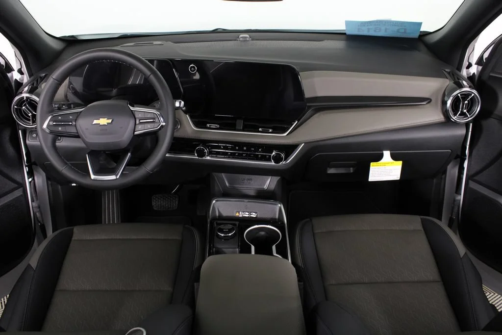 New 2027 Summit White Chevrolet LT image 25