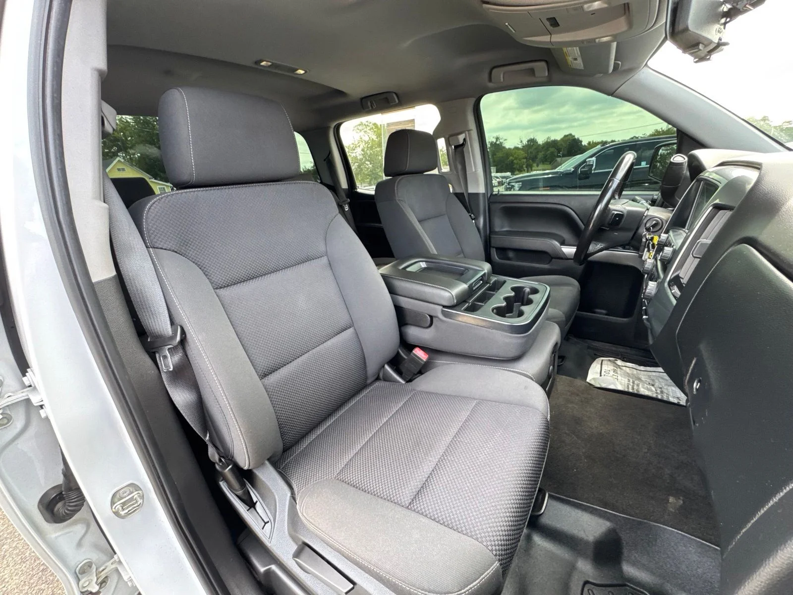 Used 2018 White Chevrolet LT image 31