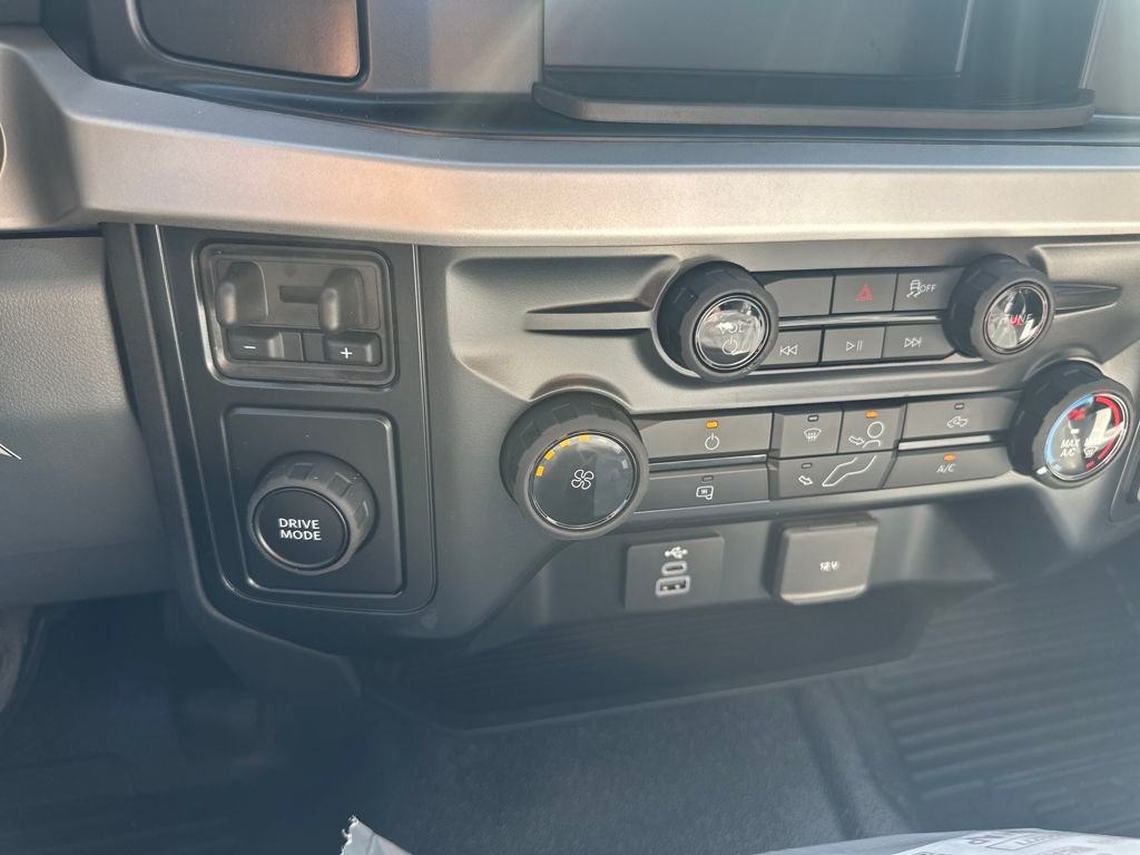 New 2025 Oxford White Ford XL image 34