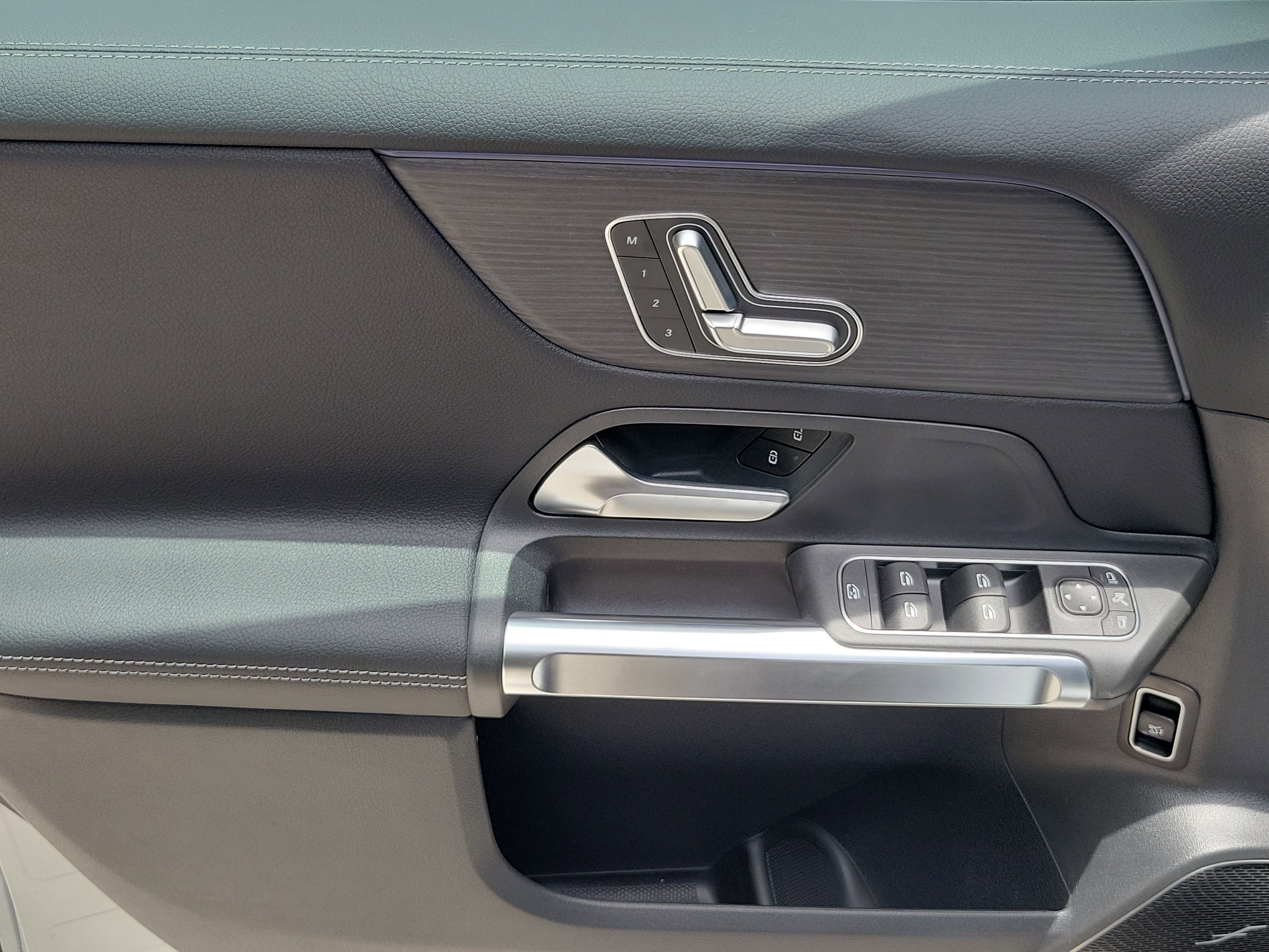 New 2026 Cirrus Silver Metallic Mercedes-Benz GLB 250 image 51