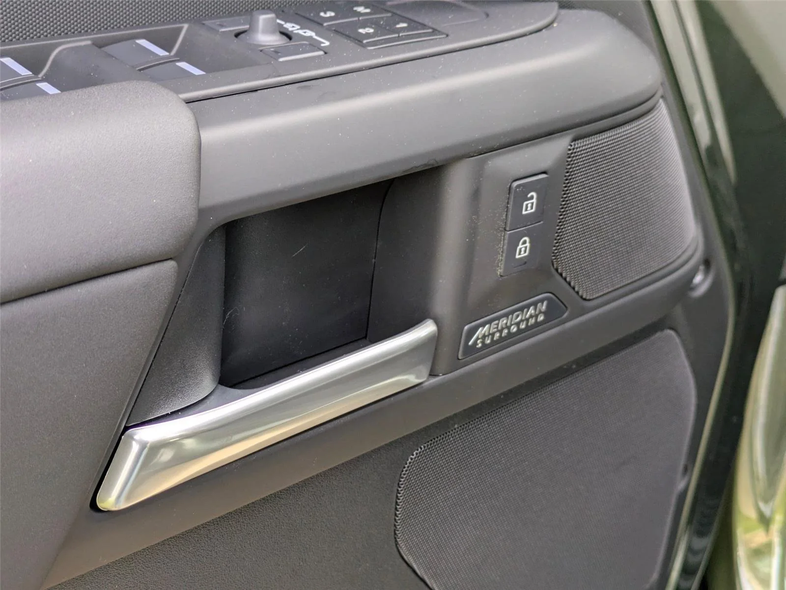 Used 2026 Woolstone Green Metallic Land Rover X-Dynamic SE image 13