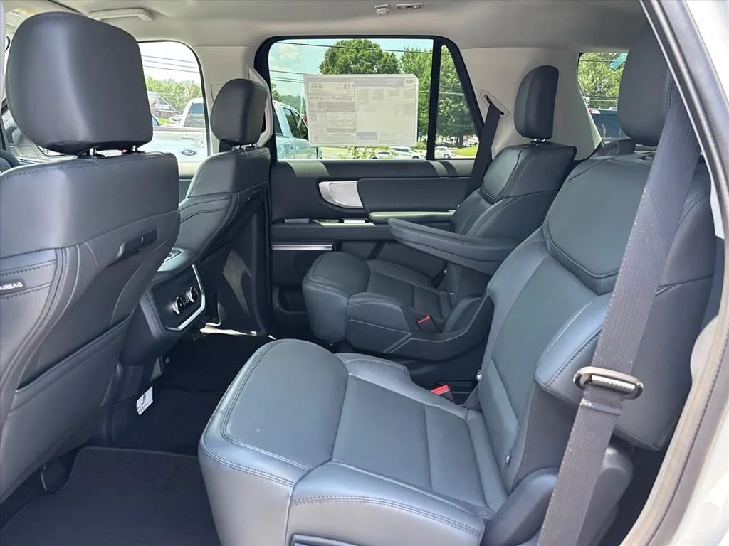 New 2027 Star White Metallic Tri-Coat Ford Active image 16