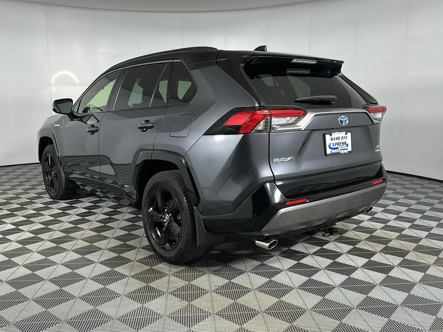 Used 2019 Magnetic Gray Metallic w/Black Roof Toyota XSE image 5