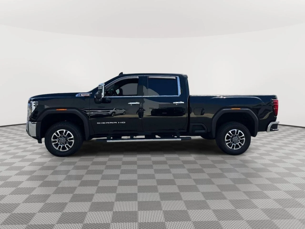 Used 2024 Onyx Black GMC 4WD Crew Cab Standard Bed SLT image 6