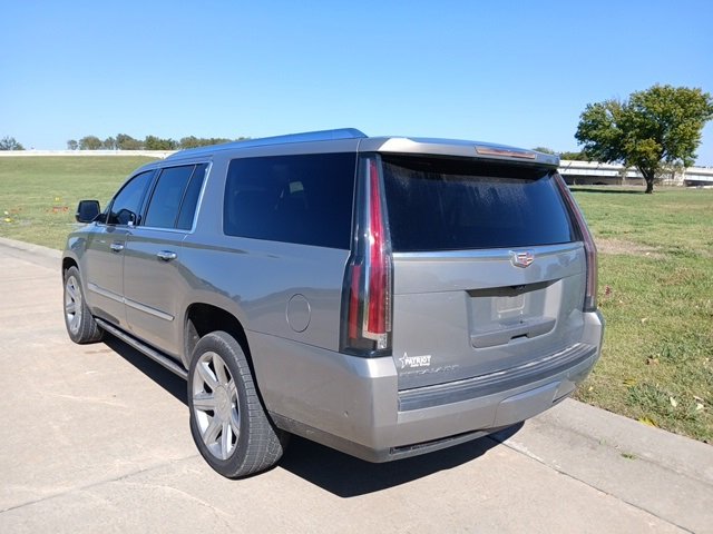 2019 Cadillac Escalade ESV Premium Luxury photo 3